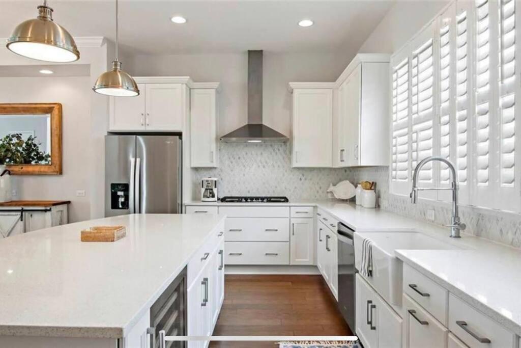 Luxurious Modern Townhouse Right Across Beach!! Table Tennis St. Pete Beach Buitenkant foto