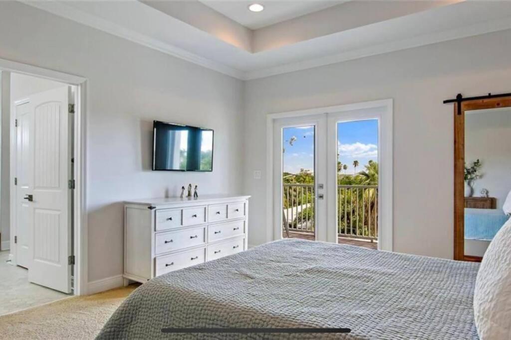 Luxurious Modern Townhouse Right Across Beach!! Table Tennis St. Pete Beach Buitenkant foto