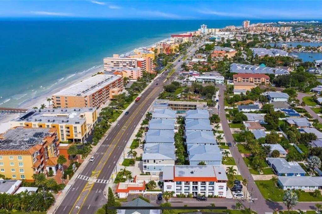 Luxurious Modern Townhouse Right Across Beach!! Table Tennis St. Pete Beach Buitenkant foto