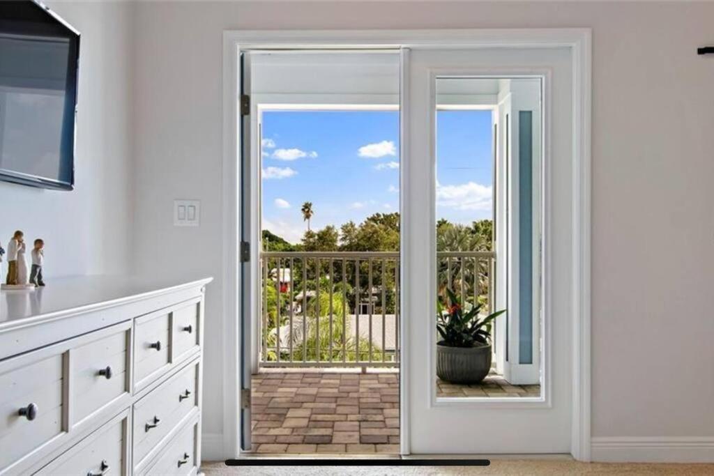 Luxurious Modern Townhouse Right Across Beach!! Table Tennis St. Pete Beach Buitenkant foto